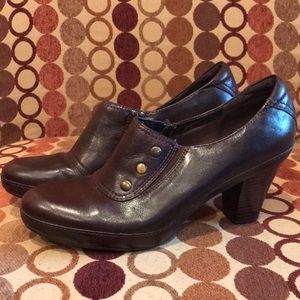 Women’s Clark’s Artison, brown heeled shoes.